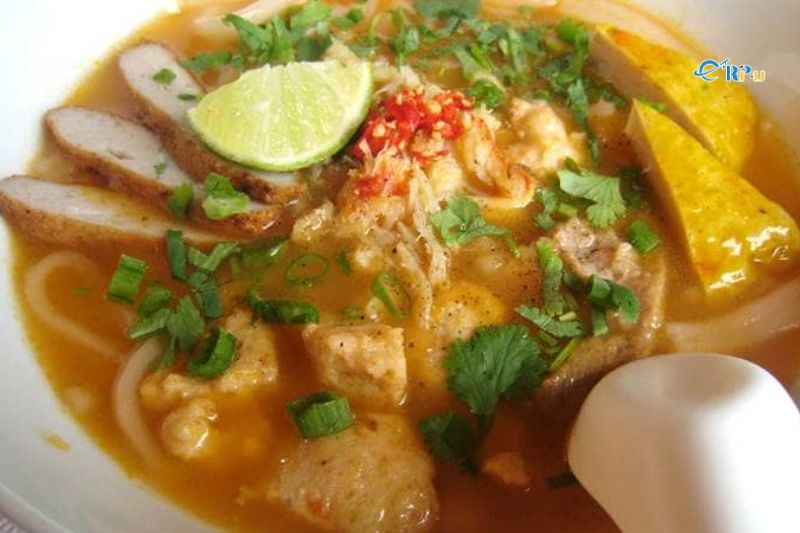 B&aacute;nh canh chả c&aacute; Đ&agrave; Lạt