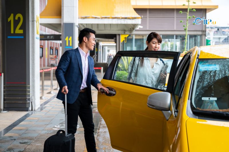 Di chuyển đến s&acirc;n bay Nội B&agrave;i ra sao?