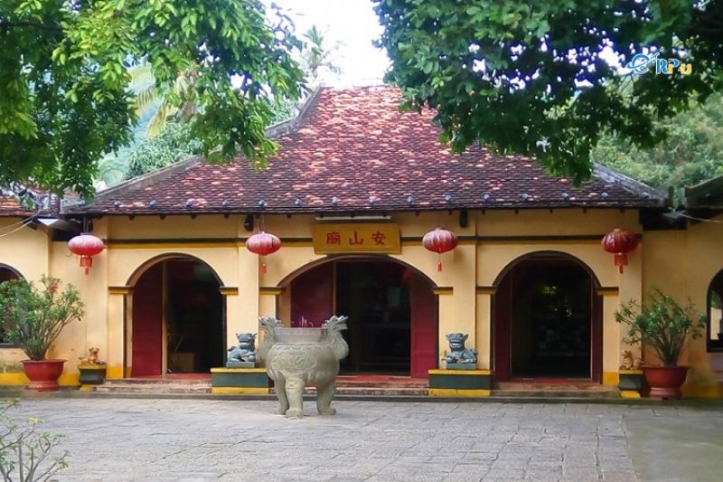 Miếu b&agrave; Phi Yến