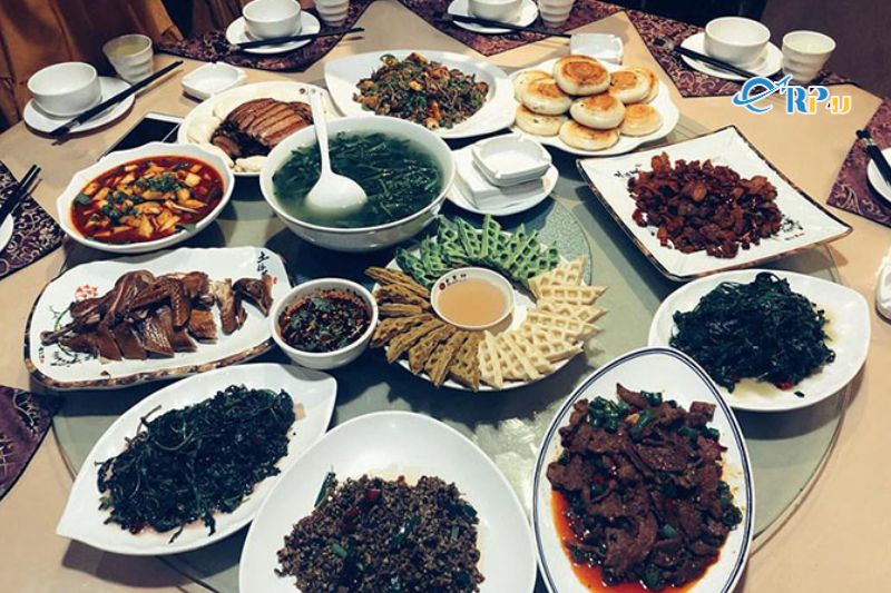 C&aacute;c m&oacute;n ăn c&oacute; hương vị rượu vang