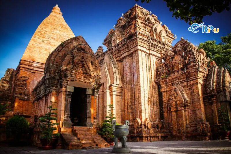 Th&aacute;p B&agrave; Ponagar