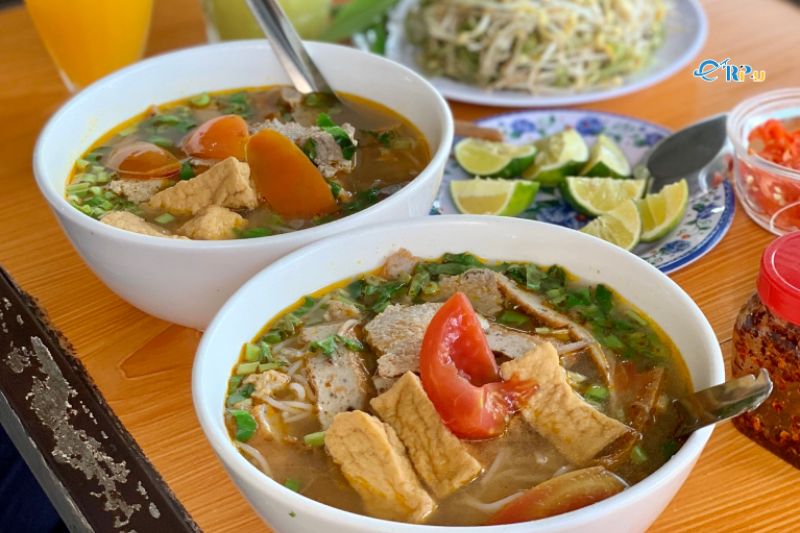 B&uacute;n ri&ecirc;u Hai Khi&ecirc;m