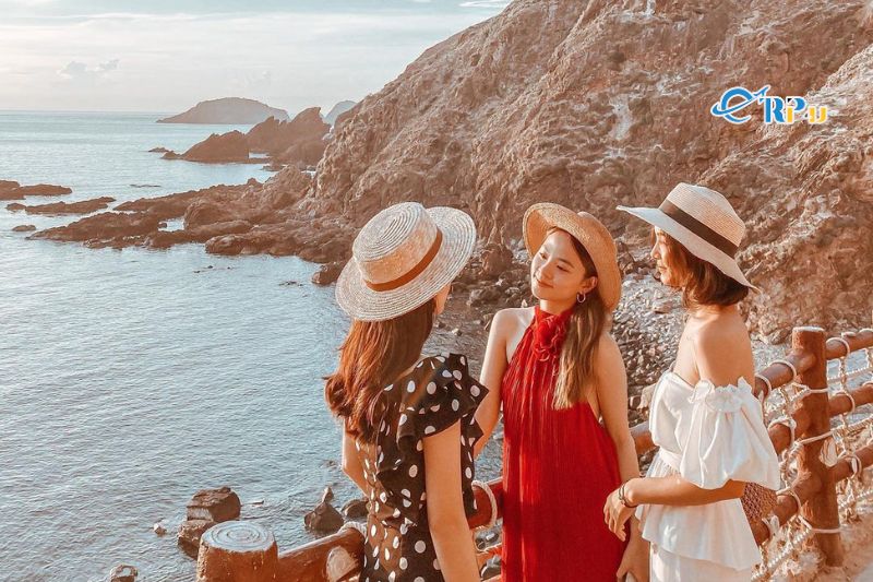 Đi Quy Nhơn mặc g&igrave; cho đẹp với nữ