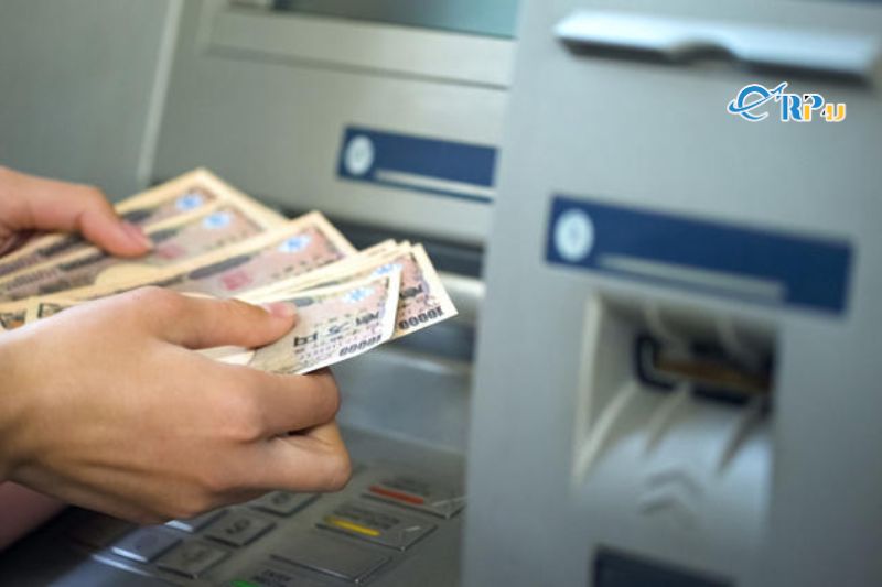 Đổi tiền tại Nhật
