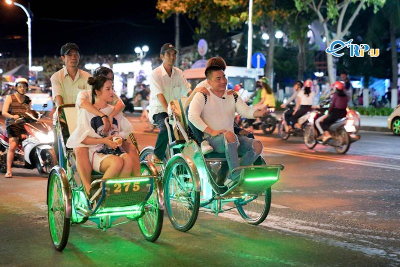 Kh&aacute;m ph&aacute; Nha Trang bằng x&iacute;ch l&ocirc; 