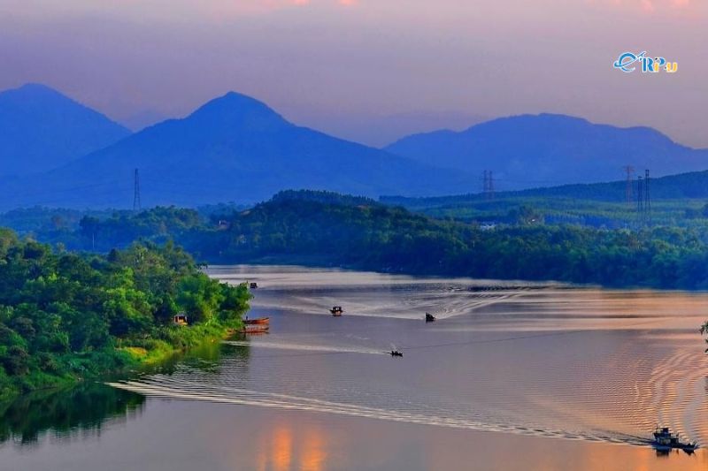 N&uacute;i Ngự B&igrave;nh
