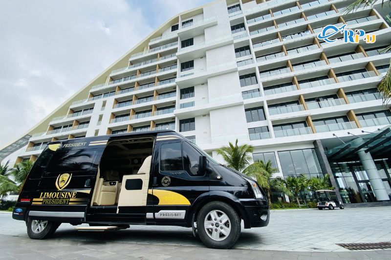 Du kh&aacute;ch c&oacute; thể sử dụng dịch vụ đưa đ&oacute;n ở s&acirc;n bay hoặc của kh&aacute;ch sạn để đi từ s&acirc;n bay về 