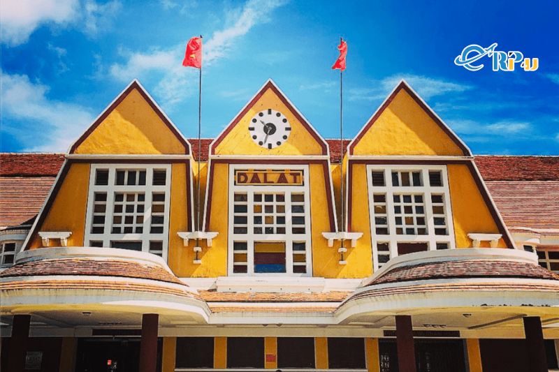 Ga xe lửa Đ&agrave; Lạt