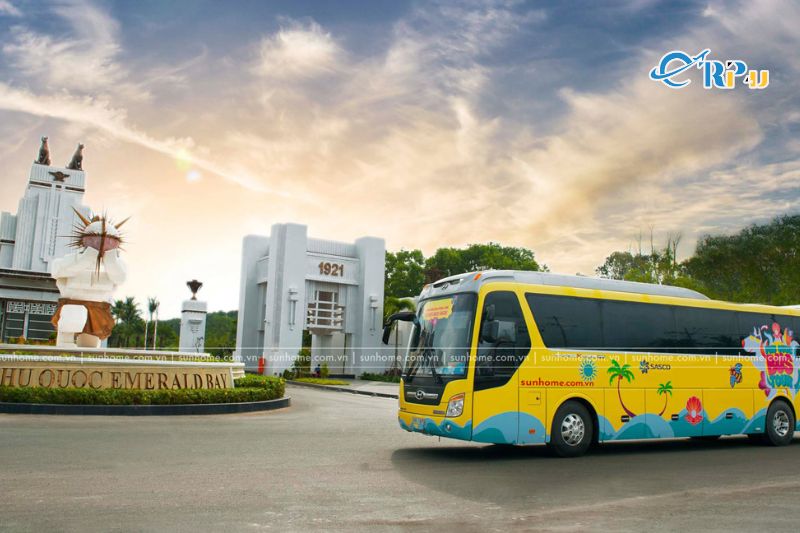 Xe bus Ph&uacute; Quốc