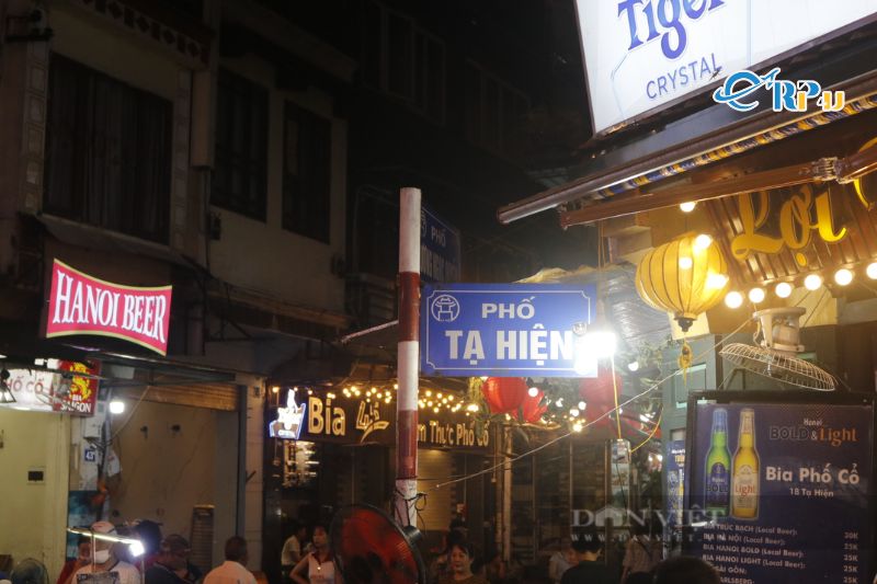 Phố Tạ Hiện 