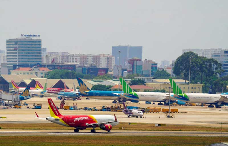 Thời điểm đi m&aacute;y bay đến H&agrave; Nội &iacute;t đ&ocirc;ng đ&uacute;c