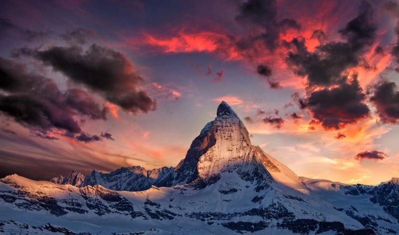 Matterhorn - ngọn n&uacute;i cao nhất của Thụy Sĩ thuộc d&atilde;y An- pơ