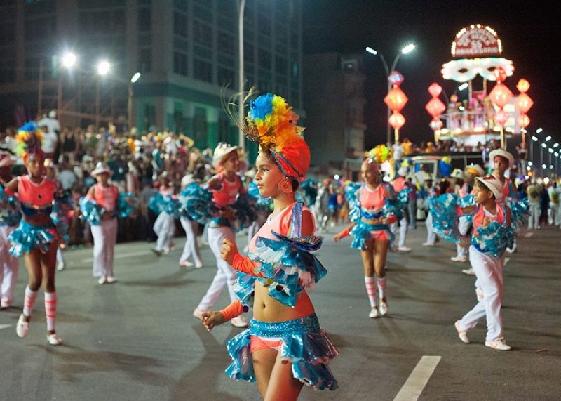 Diễu h&agrave;nh Carnaval - Lễ hội ho&agrave;nh tr&aacute;ng nhất Havana