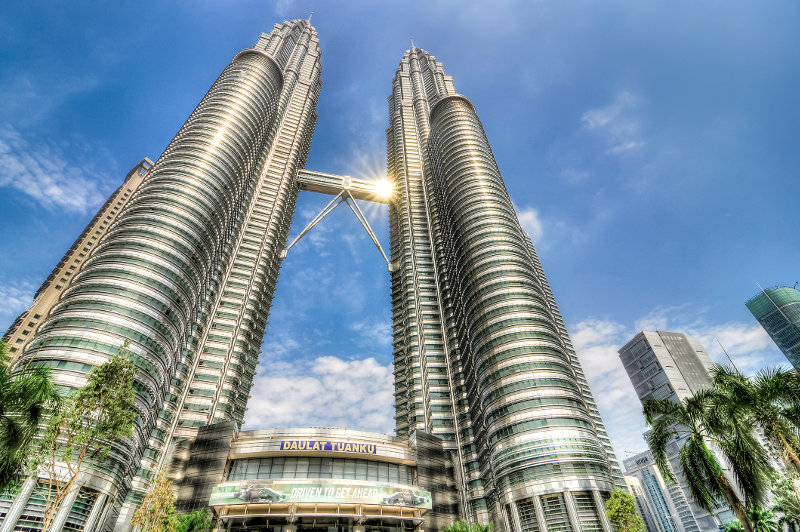 Th&aacute;p đ&ocirc;i Petronas - Biểu tượng của đất nước Malaysia