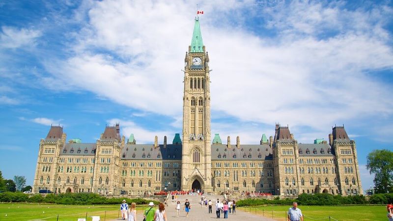 Những lưu &yacute; quan trọng khi c&oacute; dự định sinh sống hoặc du lịch Canada