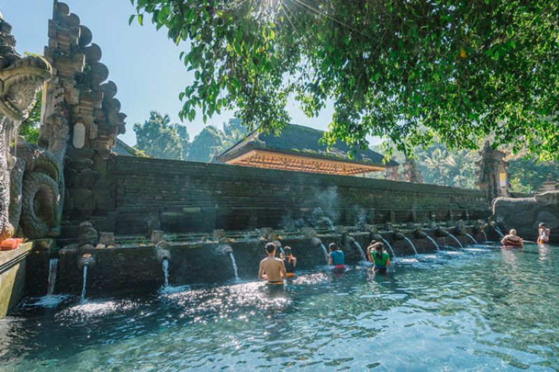 Đền Tampak siring Đền Tampak siring