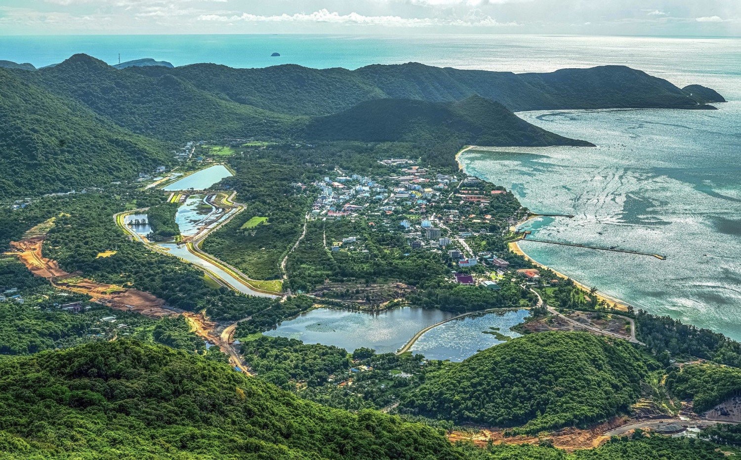 Côn Đảo là điểm đến lý tưởng cho cả du khách trong và ngoài nước Côn Đảo là điểm đến lý tưởng cho cả du khách trong và ngoài nước