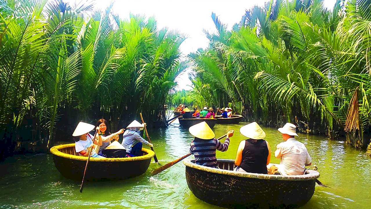 Rừng dừa Đà Nẵng đang là một trong những điểm đến hấp dẫn với nhiều du khách Rừng dừa Đà Nẵng đang là một trong những điểm đến hấp dẫn với nhiều du khách
