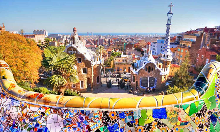 M&ugrave;a du lịch cao điểm ở Malaga