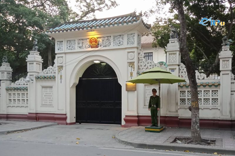 Nộp hồ sơ tại đại sứ qu&aacute;n hoặc l&atilde;nh sự qu&aacute;n Trung Quốc