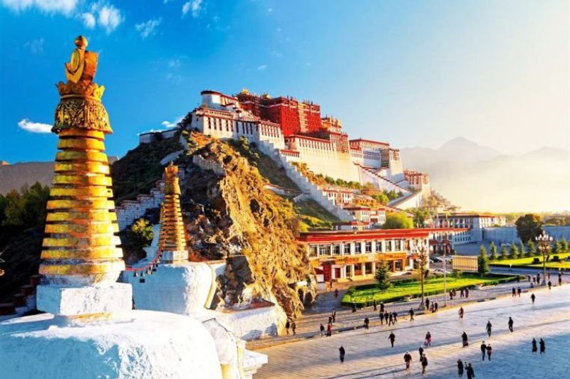 Những địa điểm tham quan nổi tiếng tại T&acirc;y Tạng