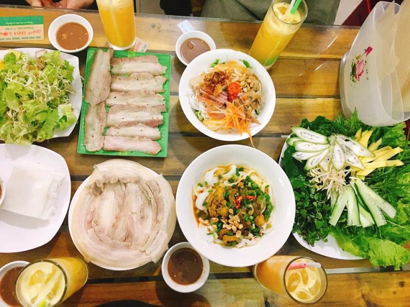 Món bánh tráng cuốn thịt heo đặc trưng Món bánh tráng cuốn thịt heo đặc trưng