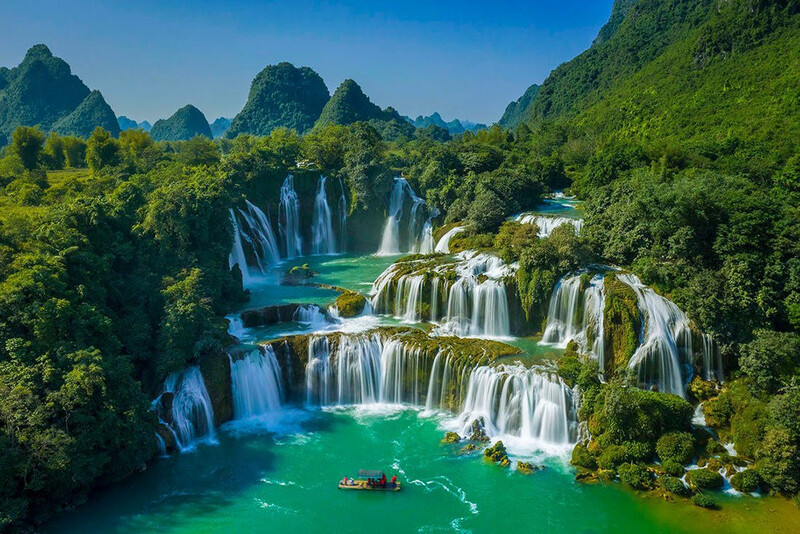 Th&aacute;c Bản Giốc đầy tr&aacute;ng lệ v&agrave;o m&ugrave;a nước l&ecirc;n