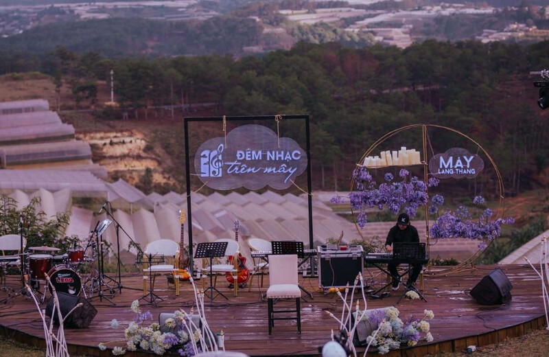 Trải nghiệm kh&ocirc;ng gian nhạc sống l&atilde;ng mạn tại M&acirc;y Lang Thang Acoustic Coffee