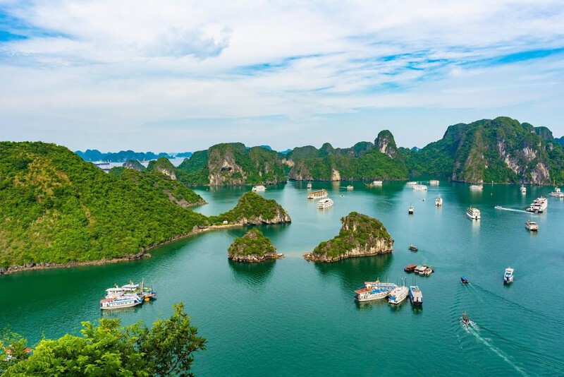 Khám phá Vịnh Hạ Long trên những du thuyền sang trọng Khám phá Vịnh Hạ Long trên những du thuyền sang trọng