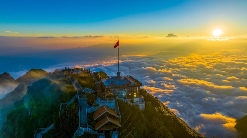 Đỉnh Fansipan - Nóc nhà Đông Dương Đỉnh Fansipan - Nóc nhà Đông Dương