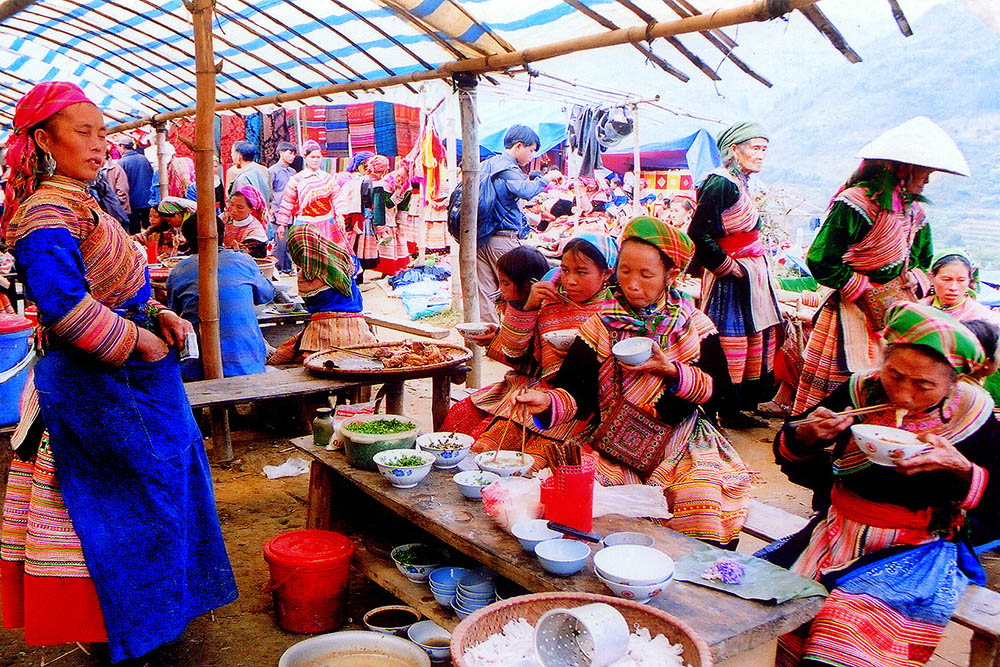 Những phiên chợ tấp tập trên bản làng Những phiên chợ tấp tập trên bản làng