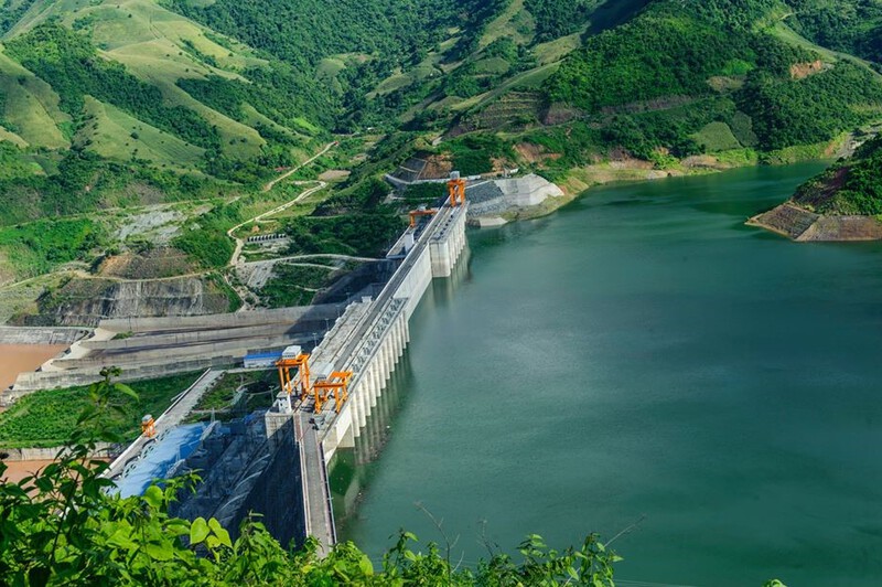 Tham quan c&ocirc;ng tr&igrave;nh Nh&agrave; m&aacute;y thủy điện Sơn La