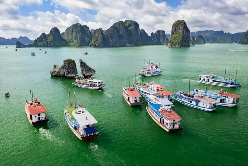 Hoạt động tham quan các đảo khu vực vịnh Hạ Long Trải nghiệm tắm biển Hoạt động tham quan các đảo khu vực vịnh Hạ Long Trải nghiệm tắm biển