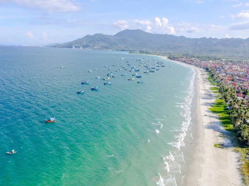 Bãi biển Dốc Lết, Nha Trang Bãi biển Dốc Lết, Nha Trang