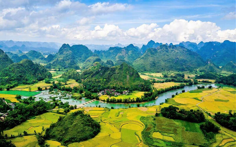 Vẻ đẹp h&ugrave;ng vĩ của mảnh đất Cao Bằng