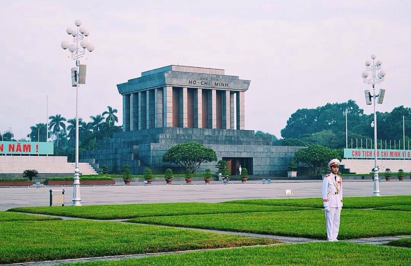 Lăng b&aacute;c l&agrave; điểm tham quan &yacute; nghĩa khi đến với thủ đ&ocirc;