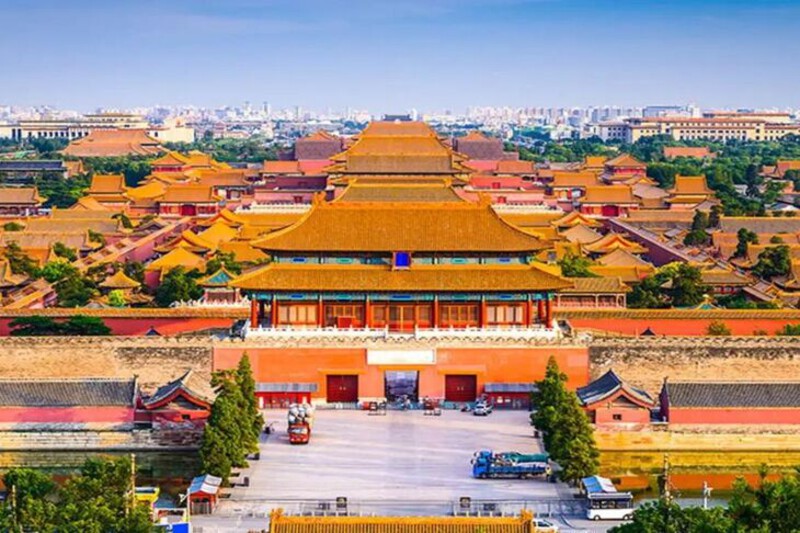 Lá đỏ phủ kín khiến những công trình lịch sử thêm phần cổ kính Lá đỏ phủ kín khiến những công trình lịch sử thêm phần cổ kính