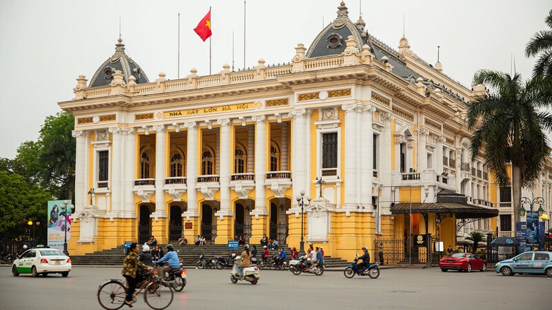 Nh&agrave; h&aacute;t lớn H&agrave; Nội - C&ocirc;ng tr&igrave;nh kiến tr&uacute;c đi c&ugrave;ng thời gian