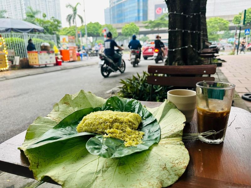 Cốm non kết hợp c&agrave; ph&ecirc; trứng - M&oacute;n ăn thủ đ&ocirc; bạn nhất định phải thử