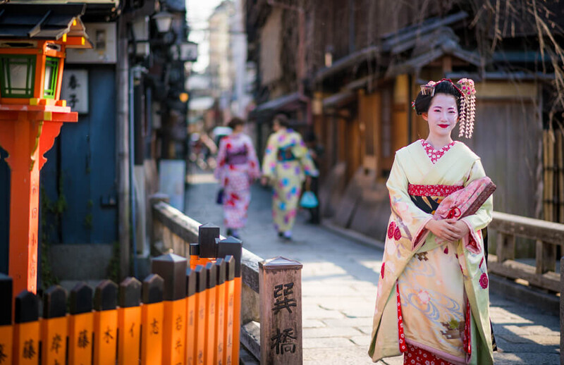 Đừng quên thử những bộ Kimono đầy màu sắc Đừng quên thử những bộ Kimono đầy màu sắc
