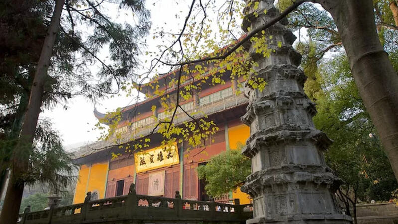 Ch&ugrave;a Linh Ẩn H&agrave;ng Ch&acirc;u