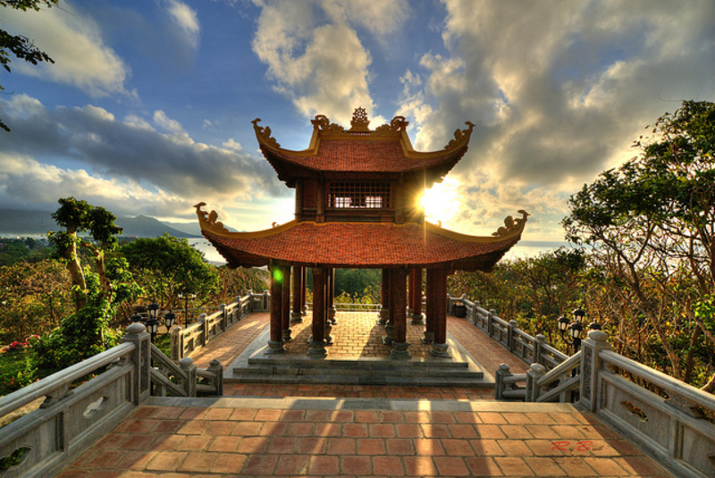 Ch&ugrave;a N&uacute;i Một