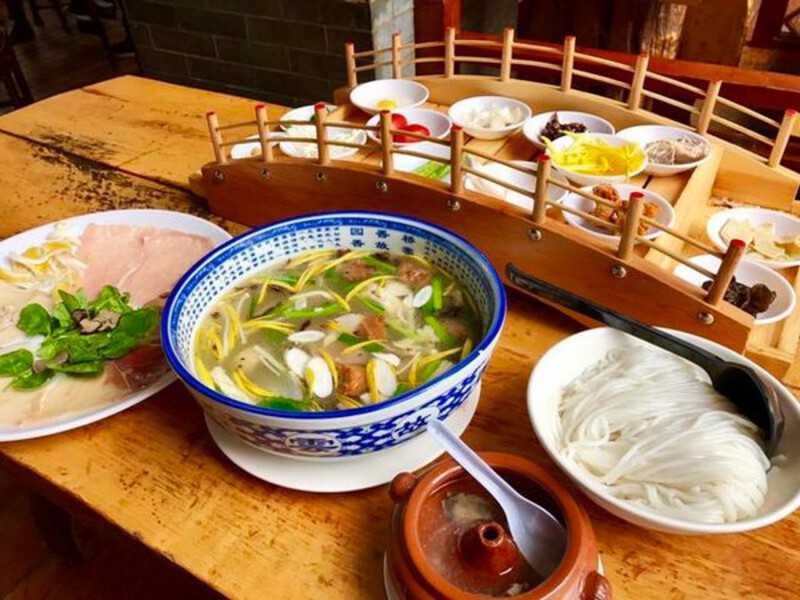 Đặc sản bún qua cầu Đặc sản bún qua cầu