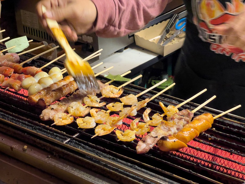 Chợ đ&ecirc;m l&agrave; điểm đến kh&ocirc;ng thể bỏ qua khi đến Th&aacute;i Lan