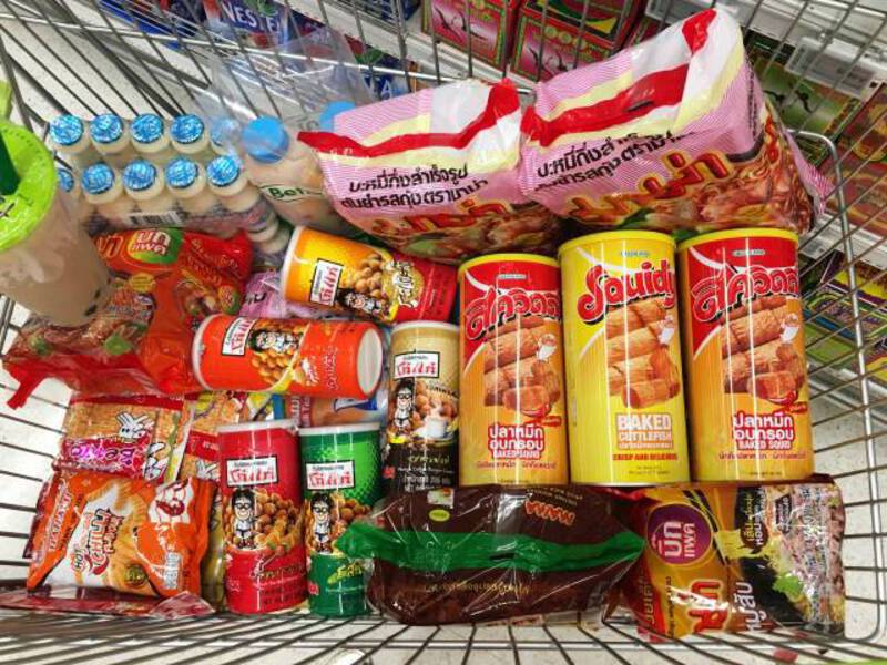 Du khách rất thích mua đặc sản Thái Lan về làm quà Du khách rất thích mua đặc sản Thái Lan về làm quà