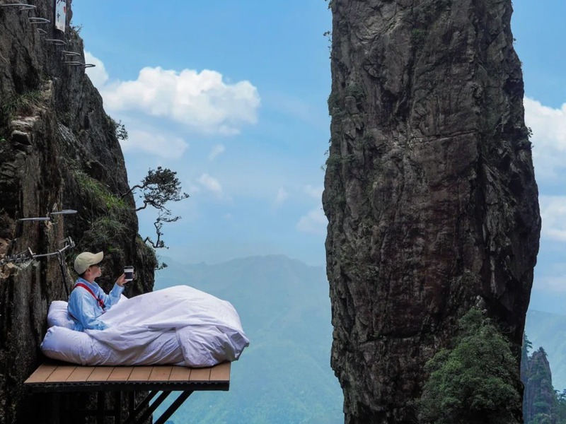 Cliff Bed Experience - trải nghiệm chiếc giường độc đáo giữa vách núi (Ảnh: Vương Nghi) Cliff Bed Experience - trải nghiệm chiếc giường độc đáo giữa vách núi (Ảnh: Vương Nghi)