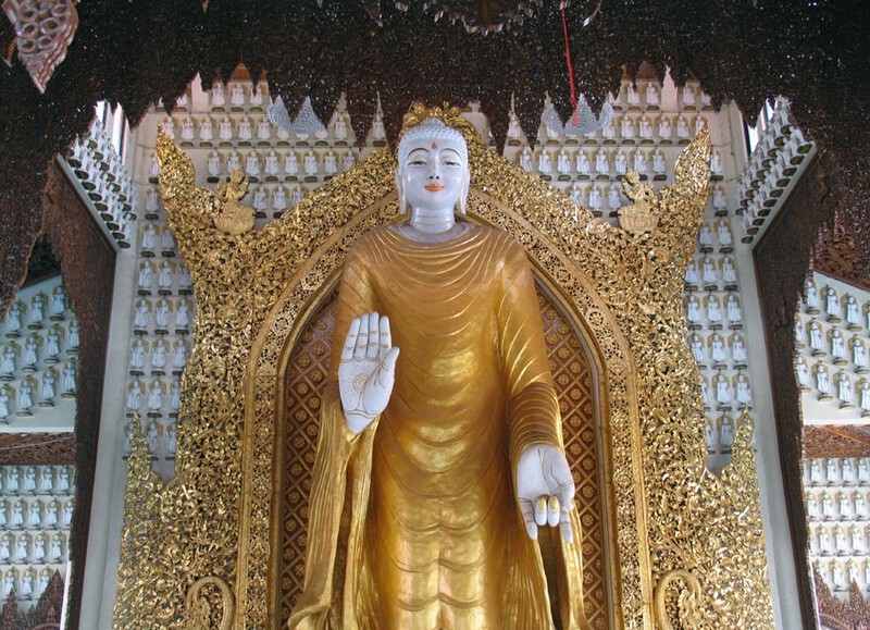 Tu&acirc;n thủ quy định về trang phục v&agrave; văn h&oacute;a