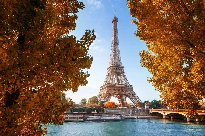 Paris dịu d&agrave;ng trong nắng thu