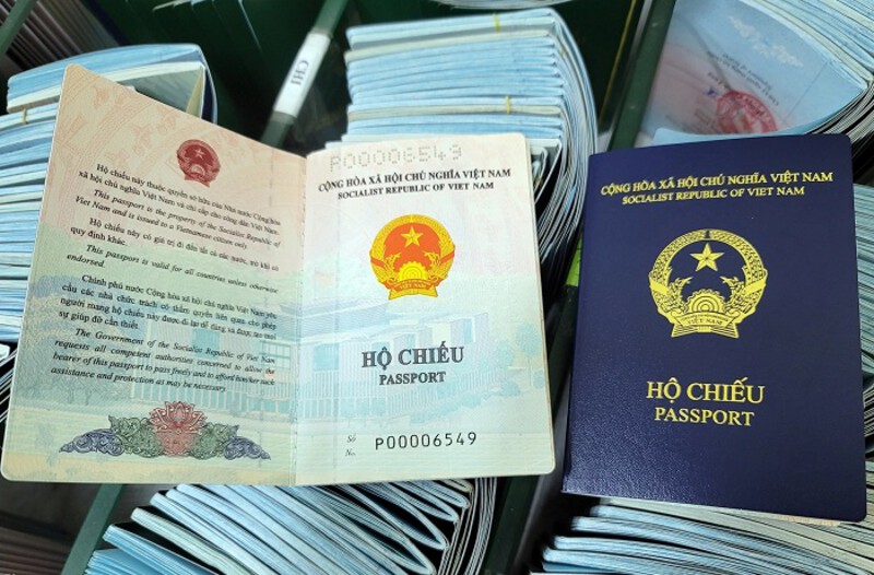 Hộ chiếu l&agrave; giấy tờ quan trọng nhất khi nhập cảnh Singapore
