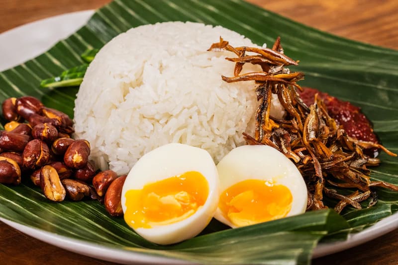 M&oacute;n cơm&nbsp;Nasi Lemak quốc d&acirc;n của Malaysia